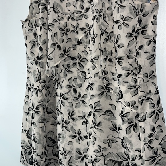 CABI Chiffon Sleeveless Semi-Sheer Floral Tunic Top Gray Adjustable Straps Sz Sm - Picture 7 of 12